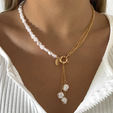 Collana elegante con pendente di perle